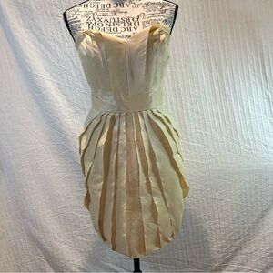 MAX & CLEO Sz 8 Kimmi Champagne Ruffle Strapless mini Cocktail Dress